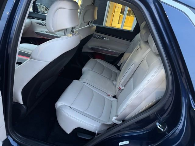 Used 2022 Genesis GV70 2.5T w/ Advanced Package image 39