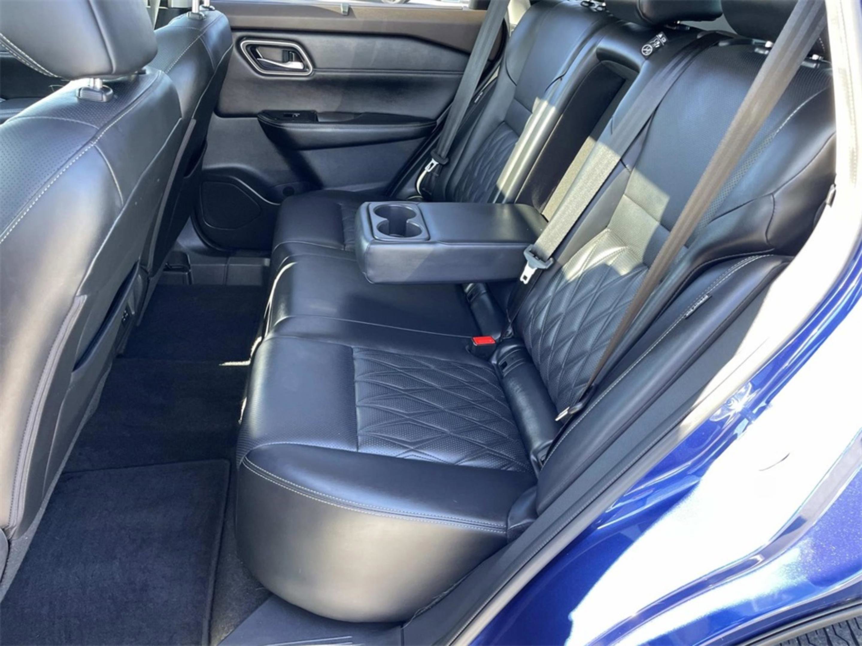 Used 2023 Nissan Rogue Platinum w/ Platinum Premium Package image 12