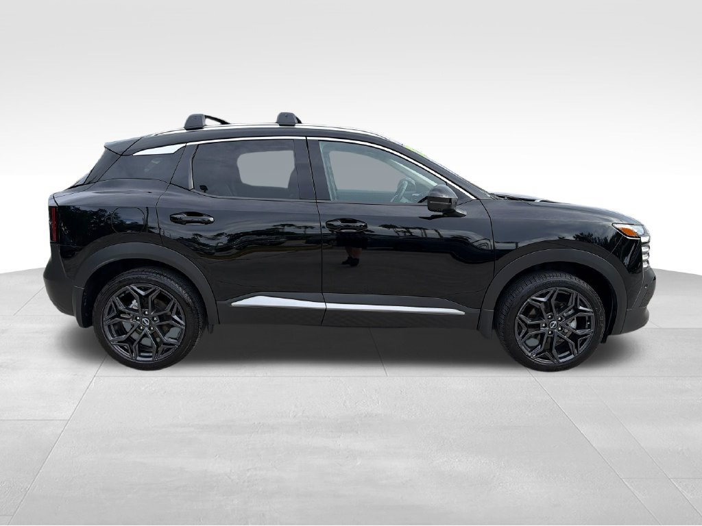 Used 2025 Nissan Kicks SR w/ SR Premium Package FWD image 9