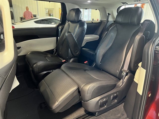 Used 2024 Kia Carnival SX Prestige image 21