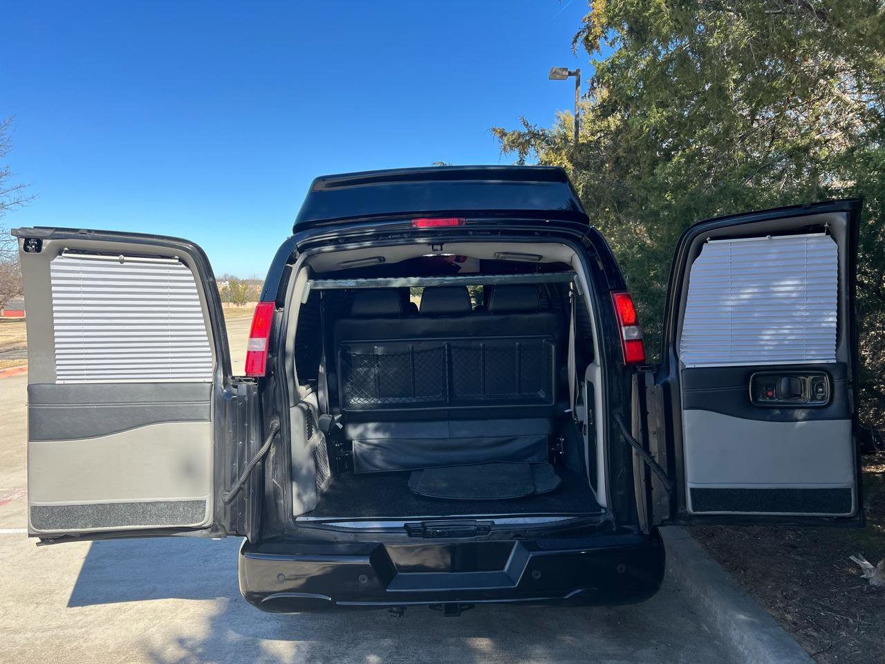 Used 2017 Chevrolet Express 2500 image 25