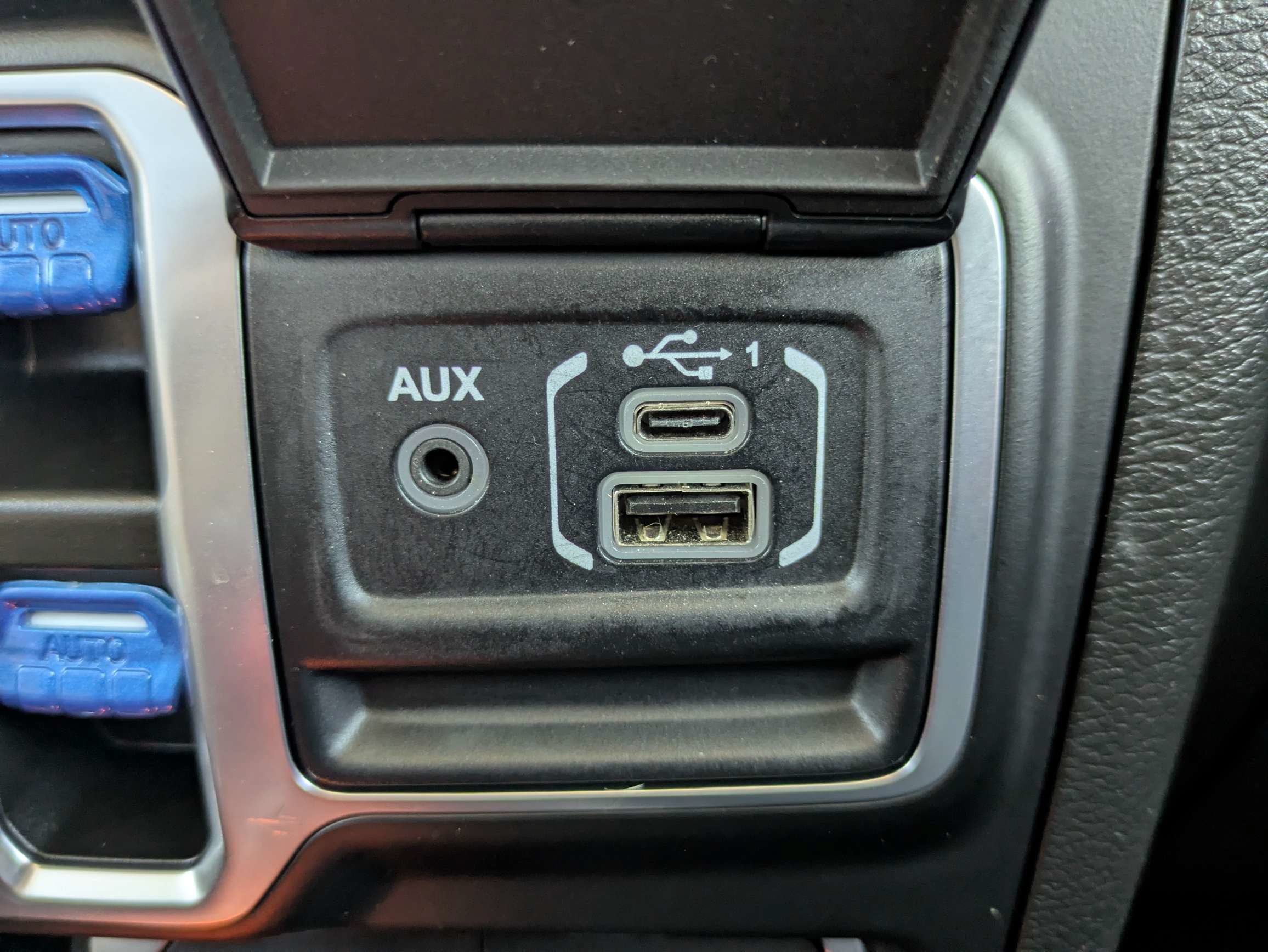 Used 2023 Jeep Wrangler Unlimited Sahara w/ Cold Weather Group AWD/4WD image 26