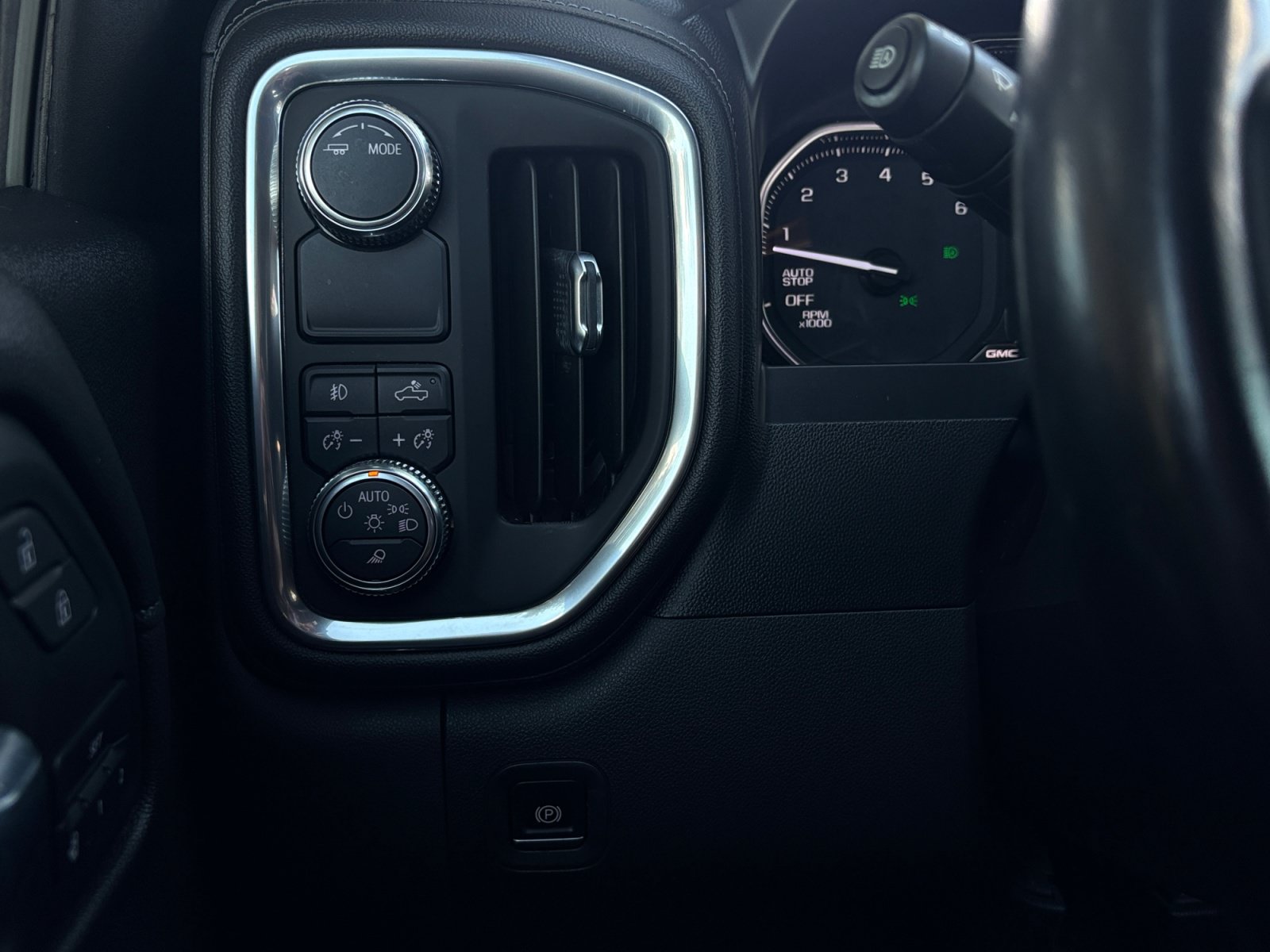 Used 2021 GMC Sierra 1500 SLT RWD image 29