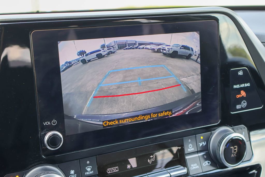Used 2024 Toyota Highlander XLE AWD/4WD image 4