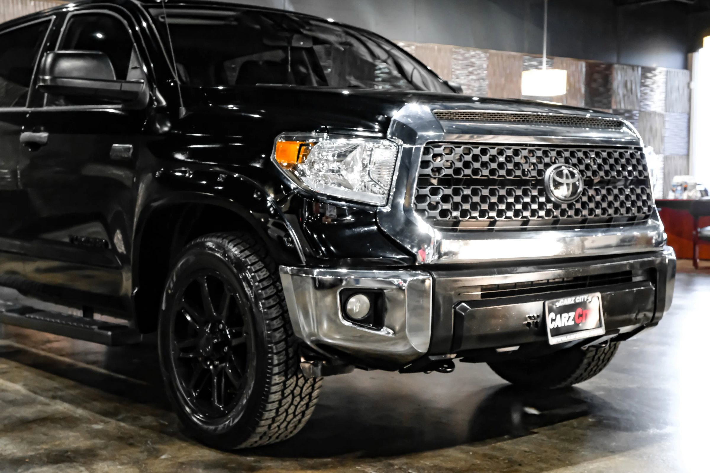 Used 2019 Toyota Tundra SR5 w/ SR5 Upgrade Package AWD/4WD image 6