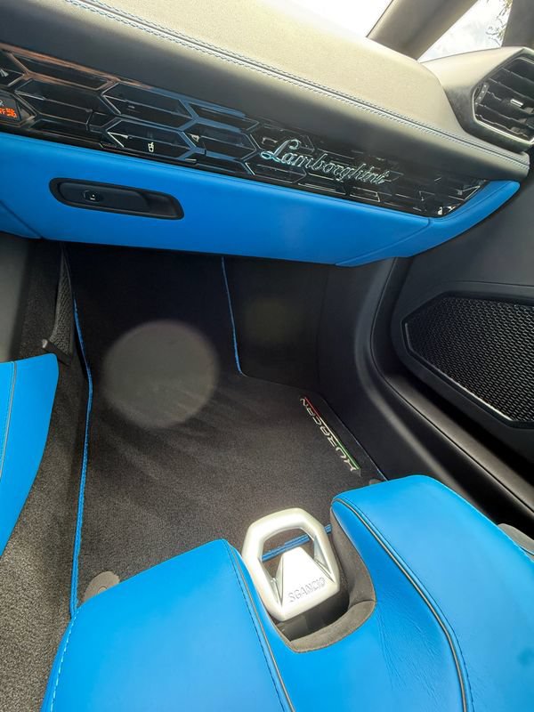Used 2021 Lamborghini Huracan EVO RWD image 12