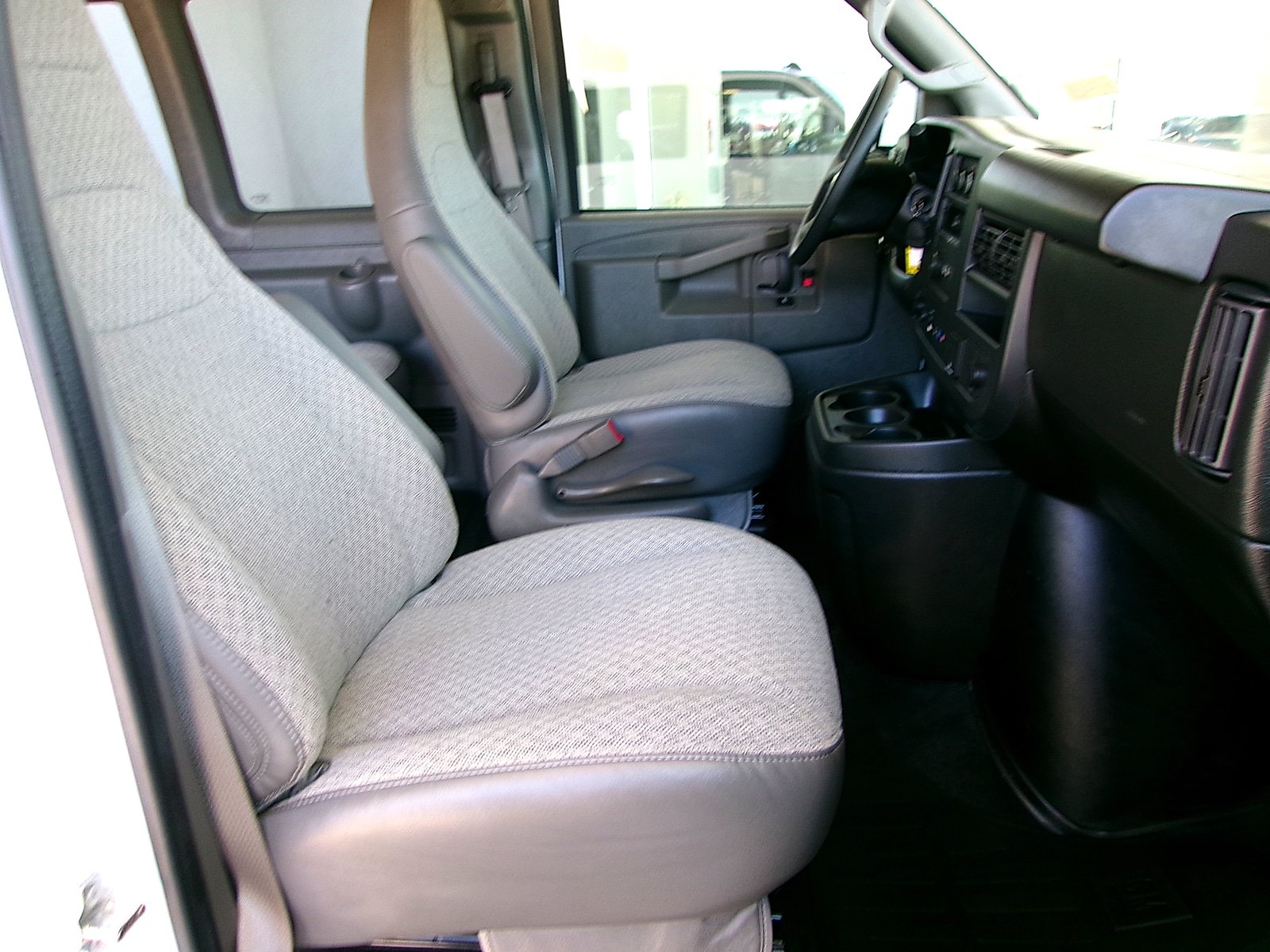 Used 2024 Chevrolet Express 3500 LT w/ LT Preferred Equipment Group RWD image 16