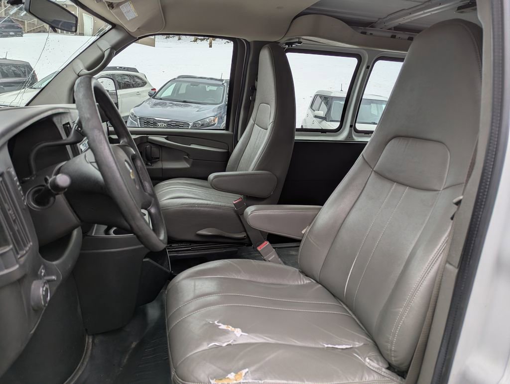 Used 2015 Chevrolet Express 2500 image 11