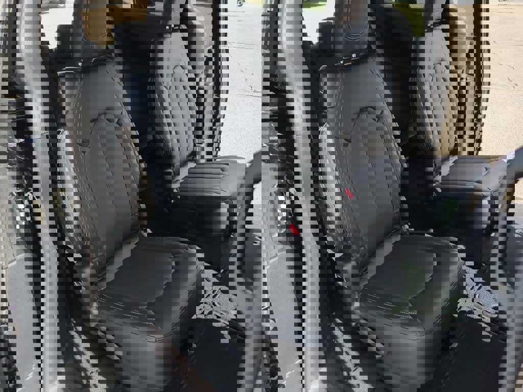 New 2026 Chrysler Pacifica Select image 17