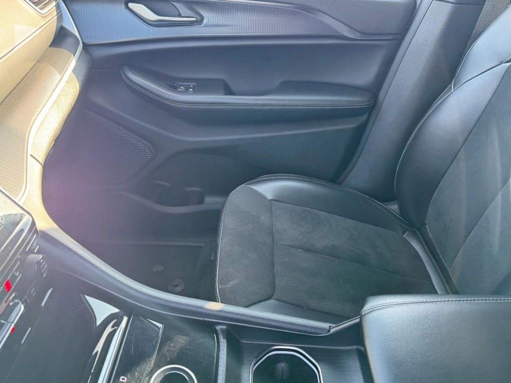 Used 2023 Jeep Grand Cherokee L Laredo AWD/4WD image 14