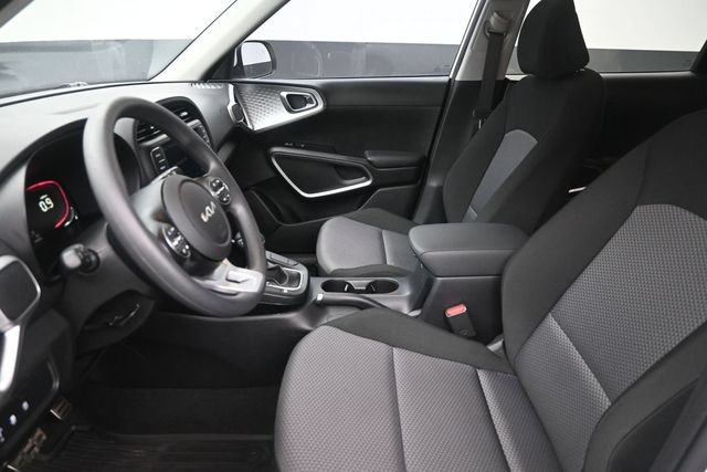 Used 2024 Kia Soul LX w/ Option Group 015 FWD image 17