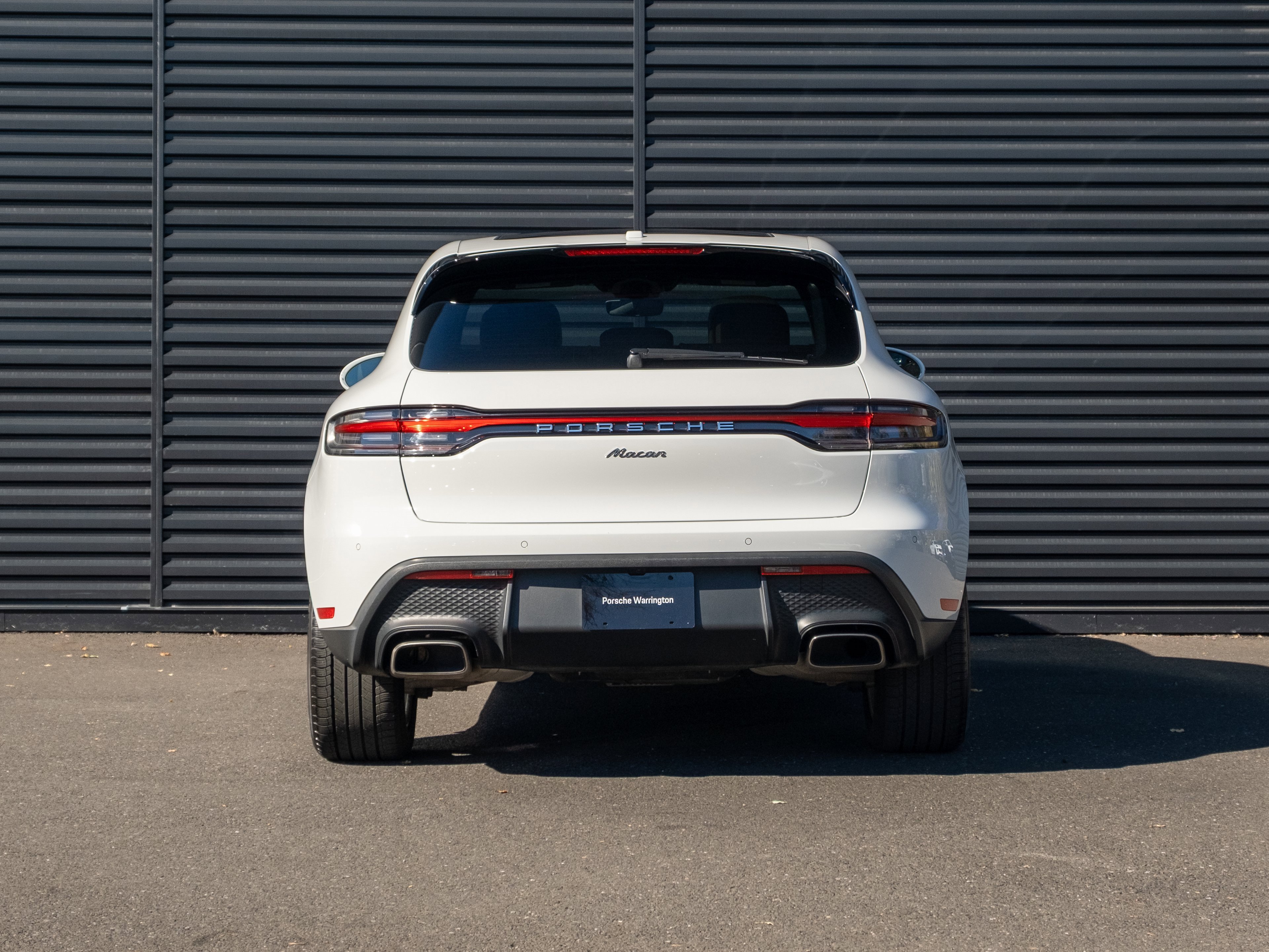 Certified 2023 Porsche Macan image 7
