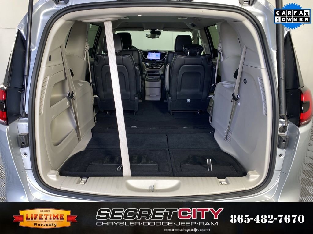 Used 2024 Chrysler Pacifica Touring-L image 29