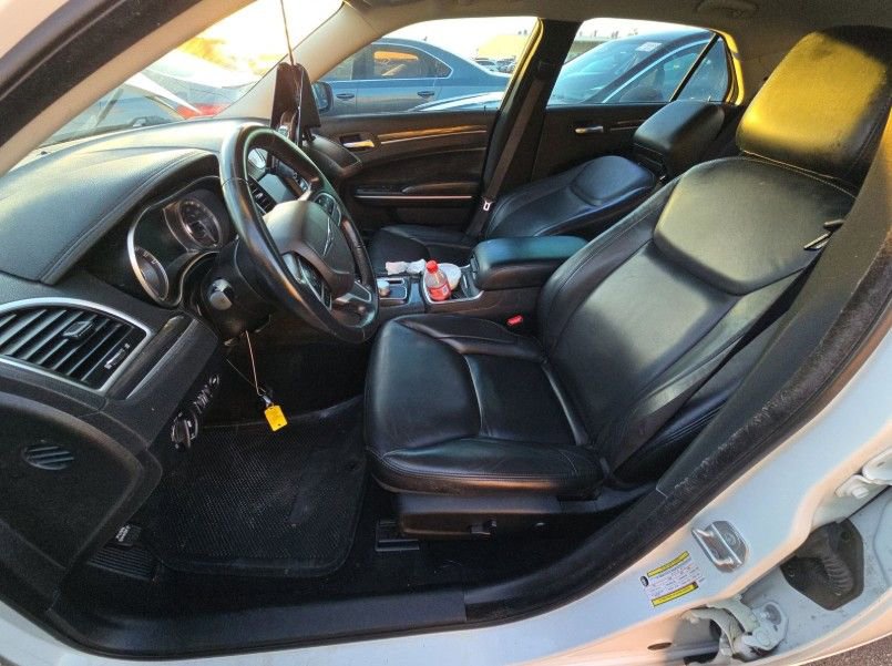 Used 2022 Chrysler 300 Touring L image 12