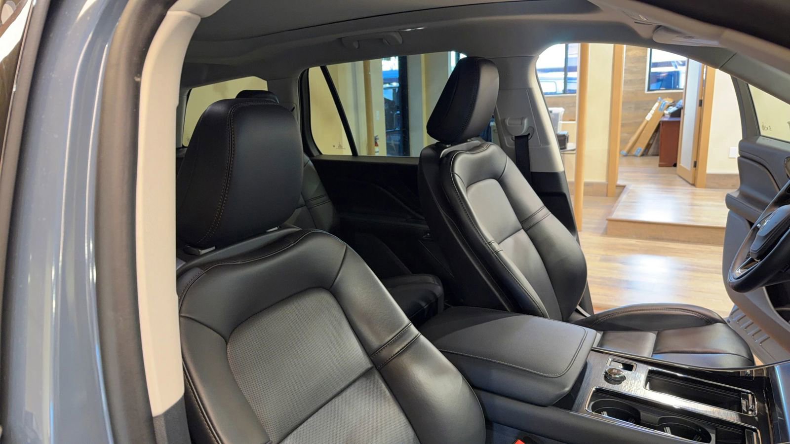 Used 2025 Lincoln Aviator AWD image 22