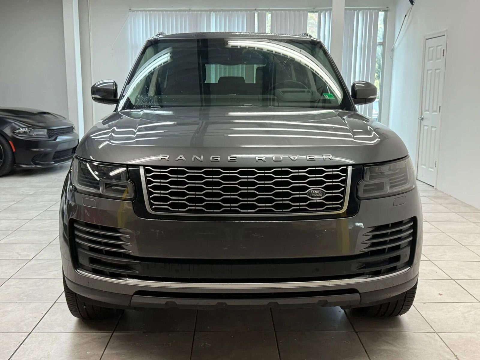 Used 2019 Land Rover Range Rover HSE image 2