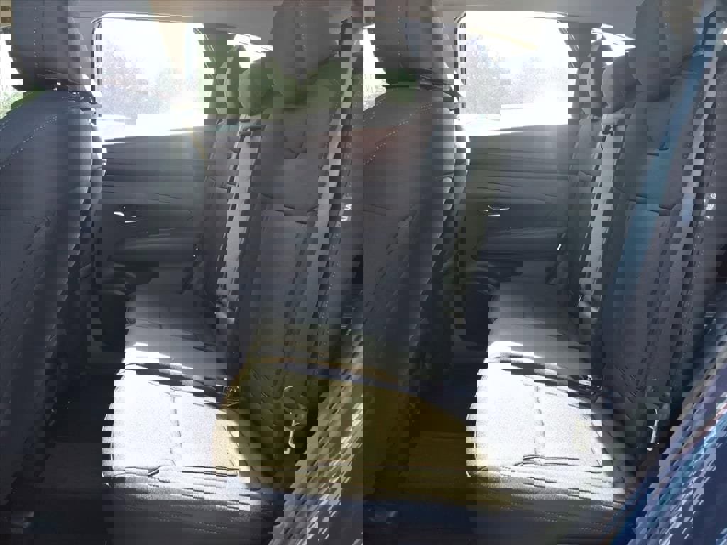 Used 2025 Hyundai Tucson SE image 4