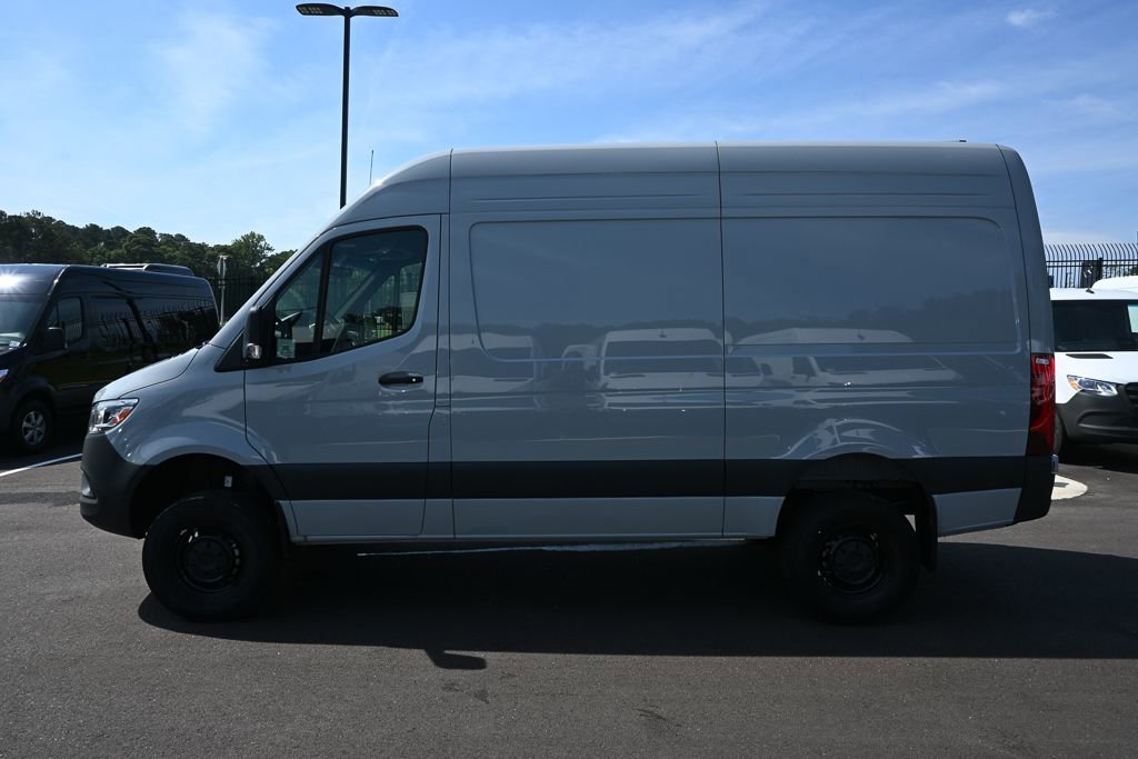 Used 2025 Mercedes-Benz Sprinter 2500 image 2