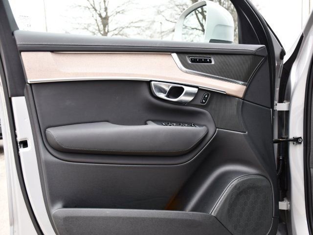 Certified 2025 Volvo XC90 B6 Plus image 10