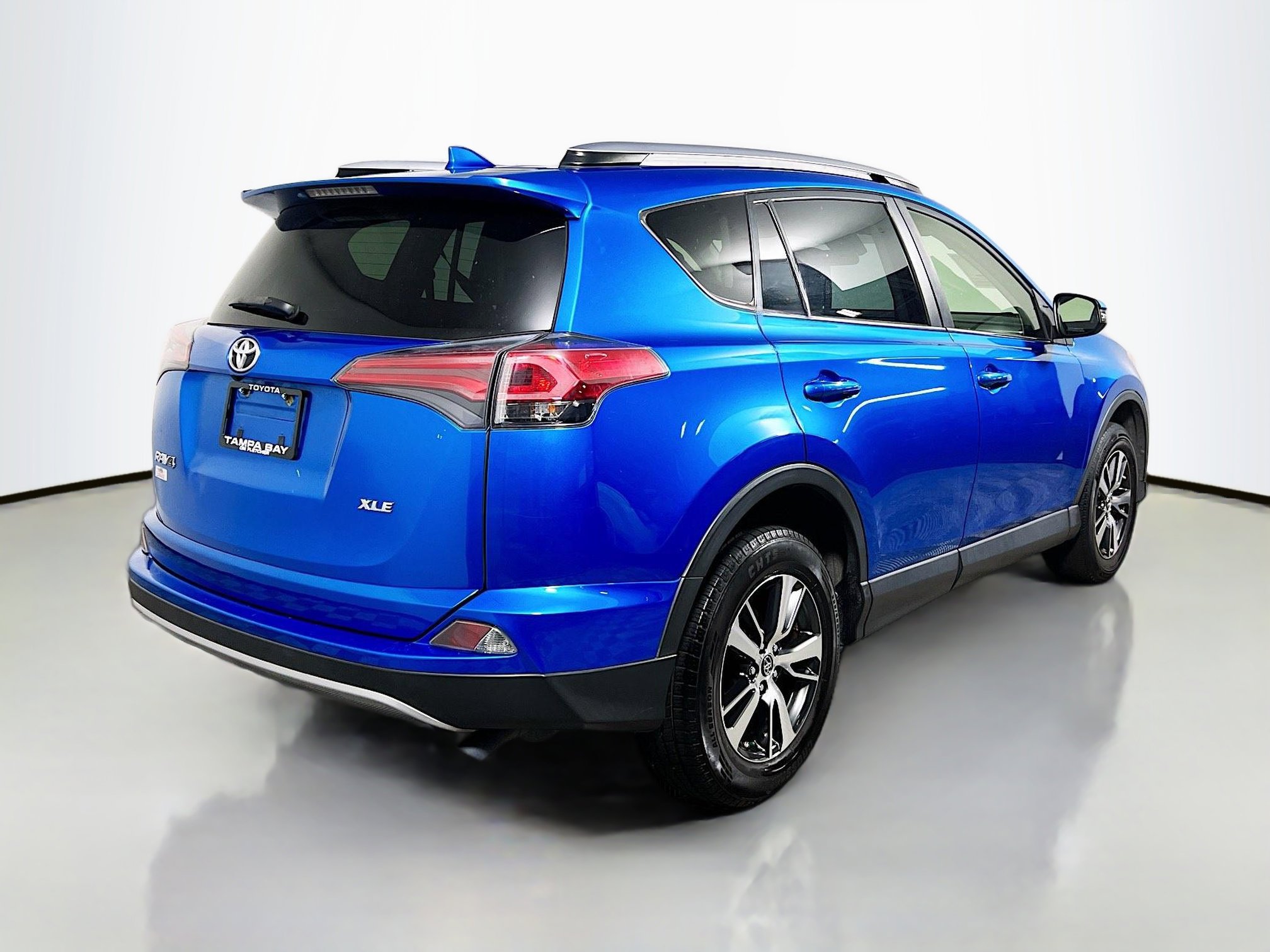 Used 2018 Toyota RAV4 XLE FWD image 4