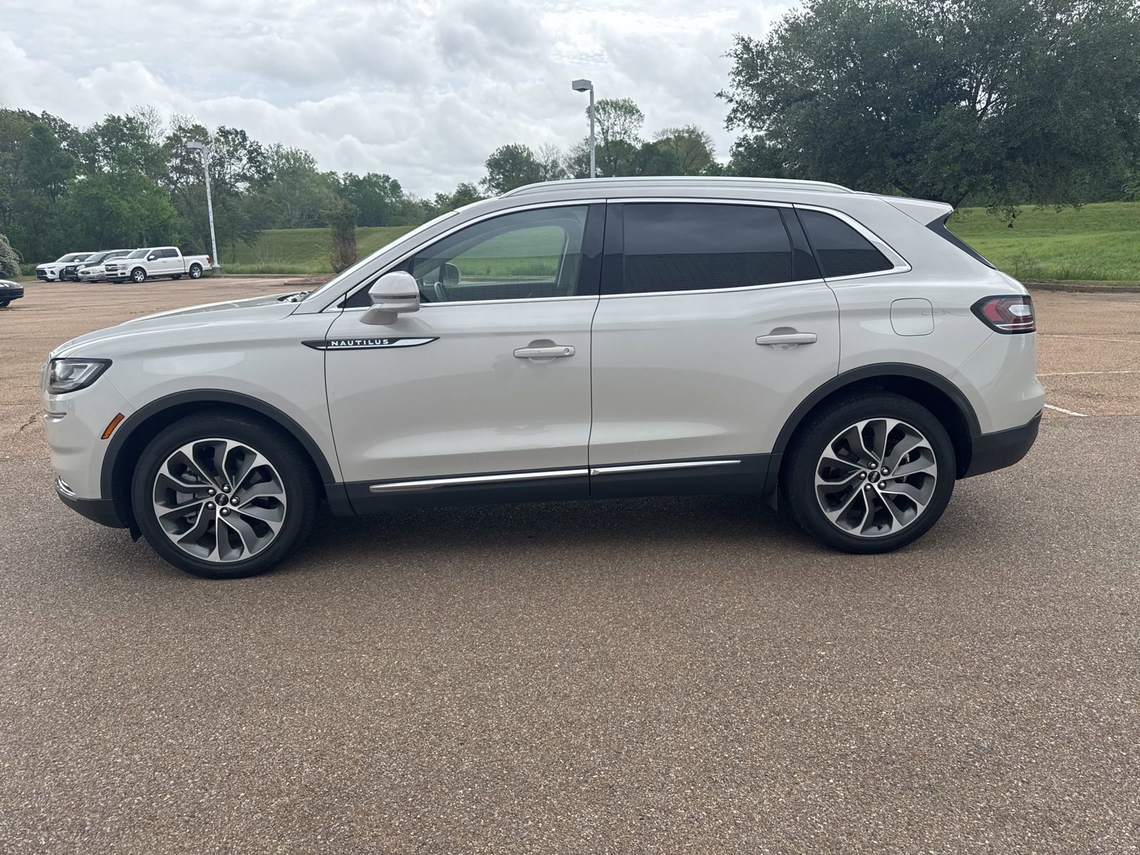 Used 2023 Lincoln Nautilus Reserve w/ Luxury Package image 4