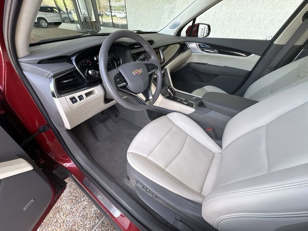 Certified 2025 Cadillac XT6 Premium Luxury AWD/4WD image 10