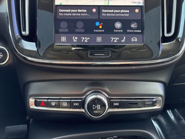 Used 2025 Volvo XC40 B5 Plus image 28