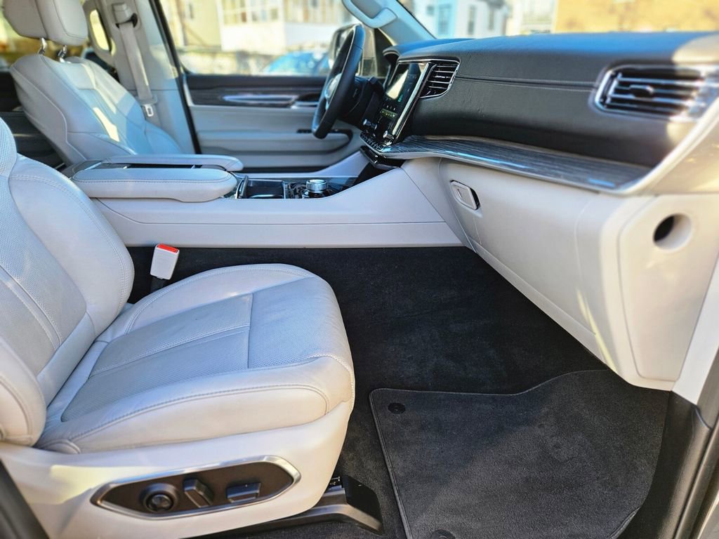 Used 2022 Jeep Wagoneer Series II w/ Flexible Seating Group image 8