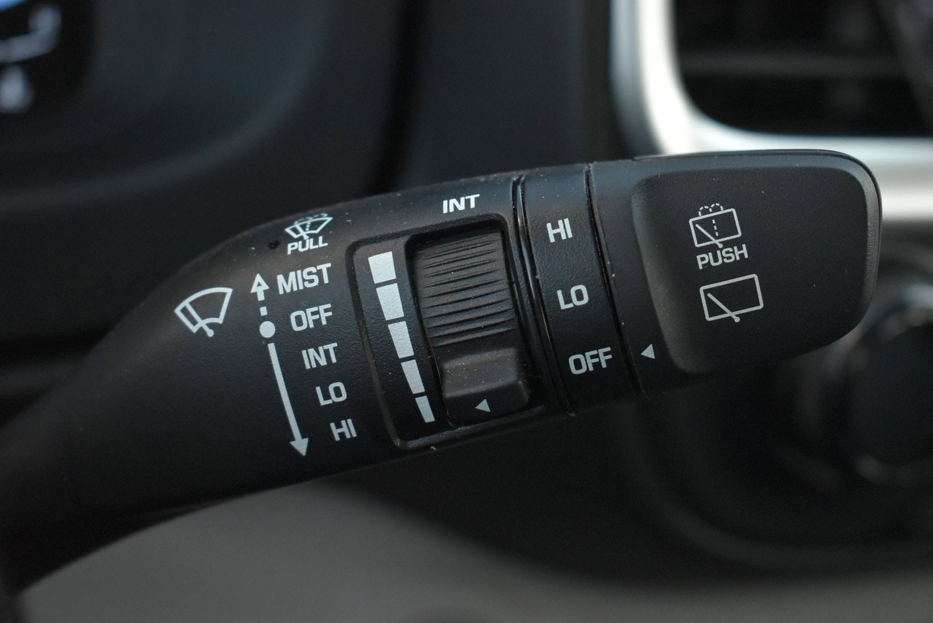 Used 2025 Hyundai Venue SEL FWD image 23