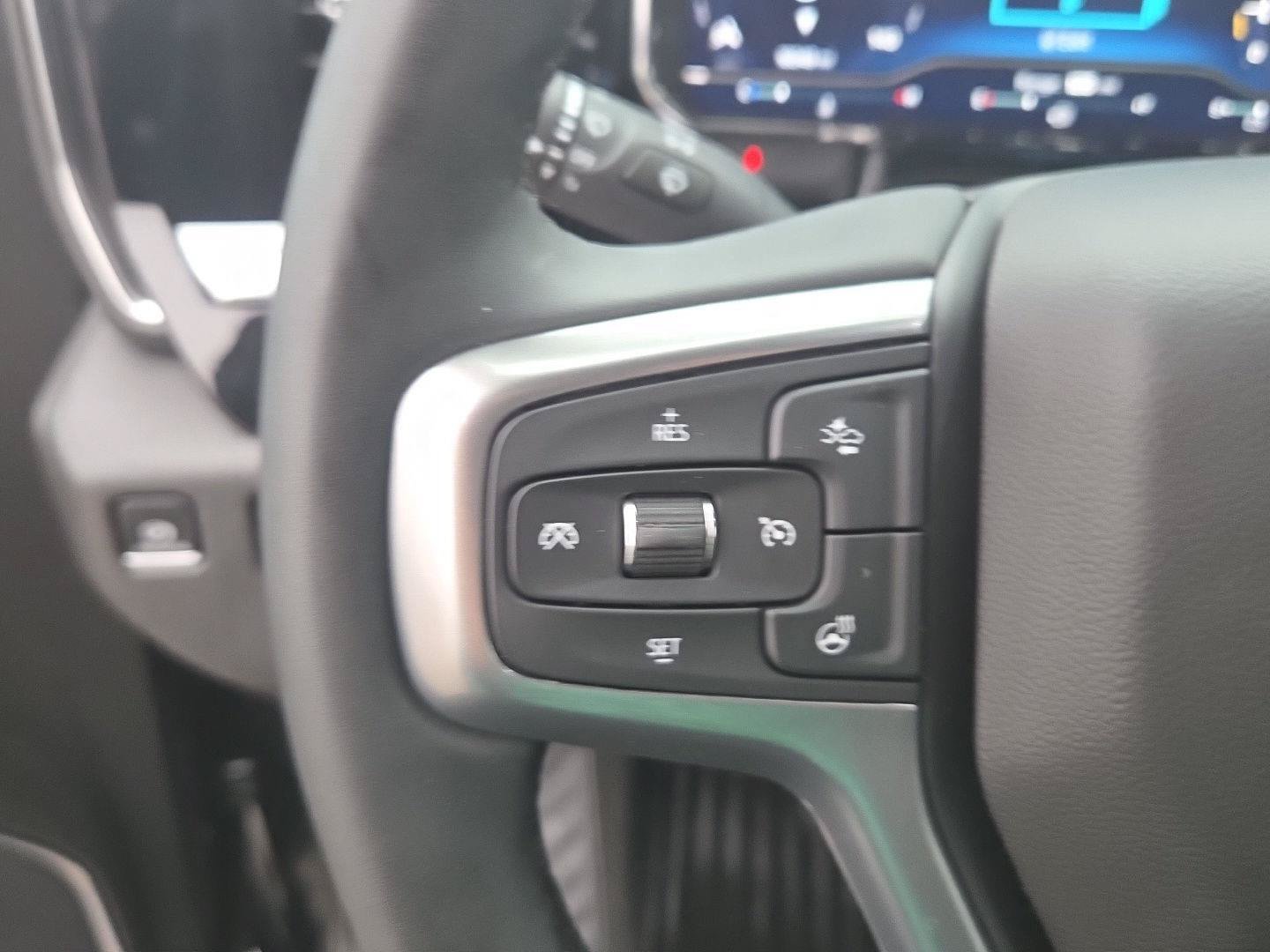 Used 2025 Chevrolet Silverado 1500 LT AWD/4WD image 26