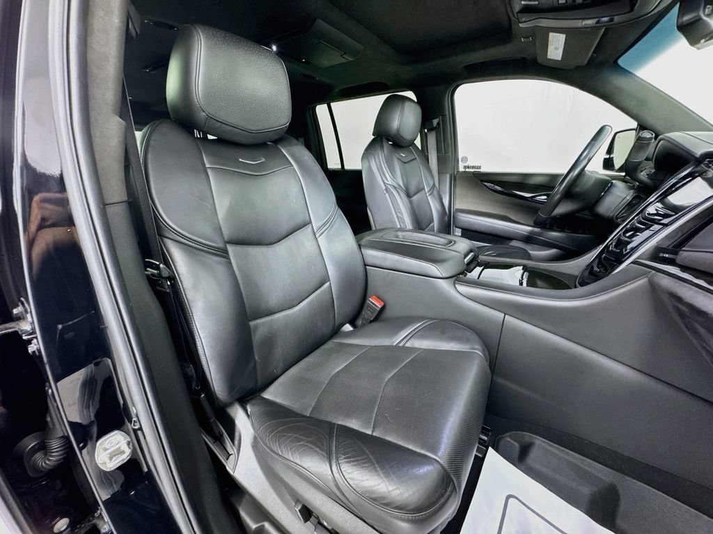 Used 2020 Cadillac Escalade ESV Platinum RWD image 43