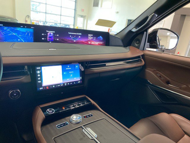 New 2026 Lincoln Navigator L Reserve AWD/4WD image 17