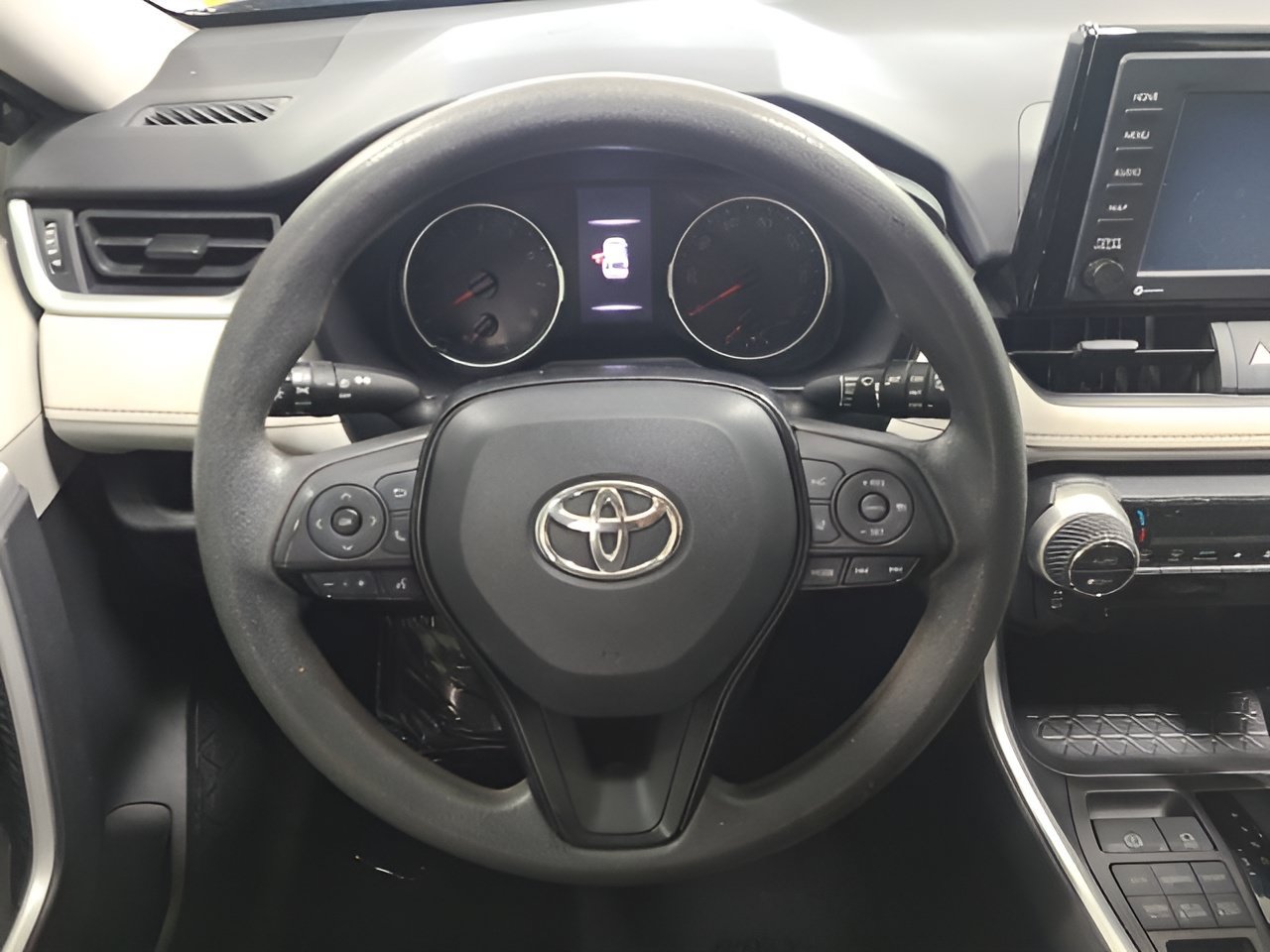 Used 2021 Toyota RAV4 XLE AWD/4WD image 23