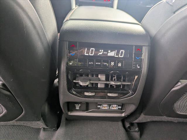Used 2022 Jeep Grand Cherokee Summit w/ Advanced Protech Group IV AWD/4WD image 18