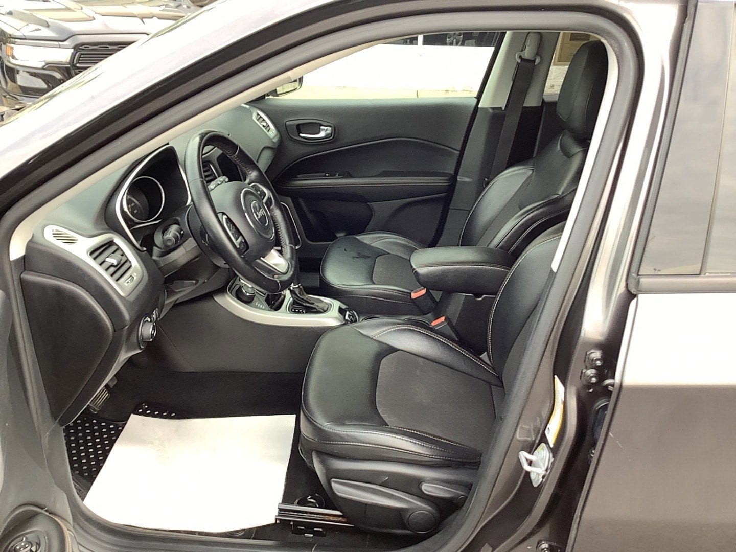 Certified 2019 Jeep Compass Latitude w/ Cold Weather Group image 10