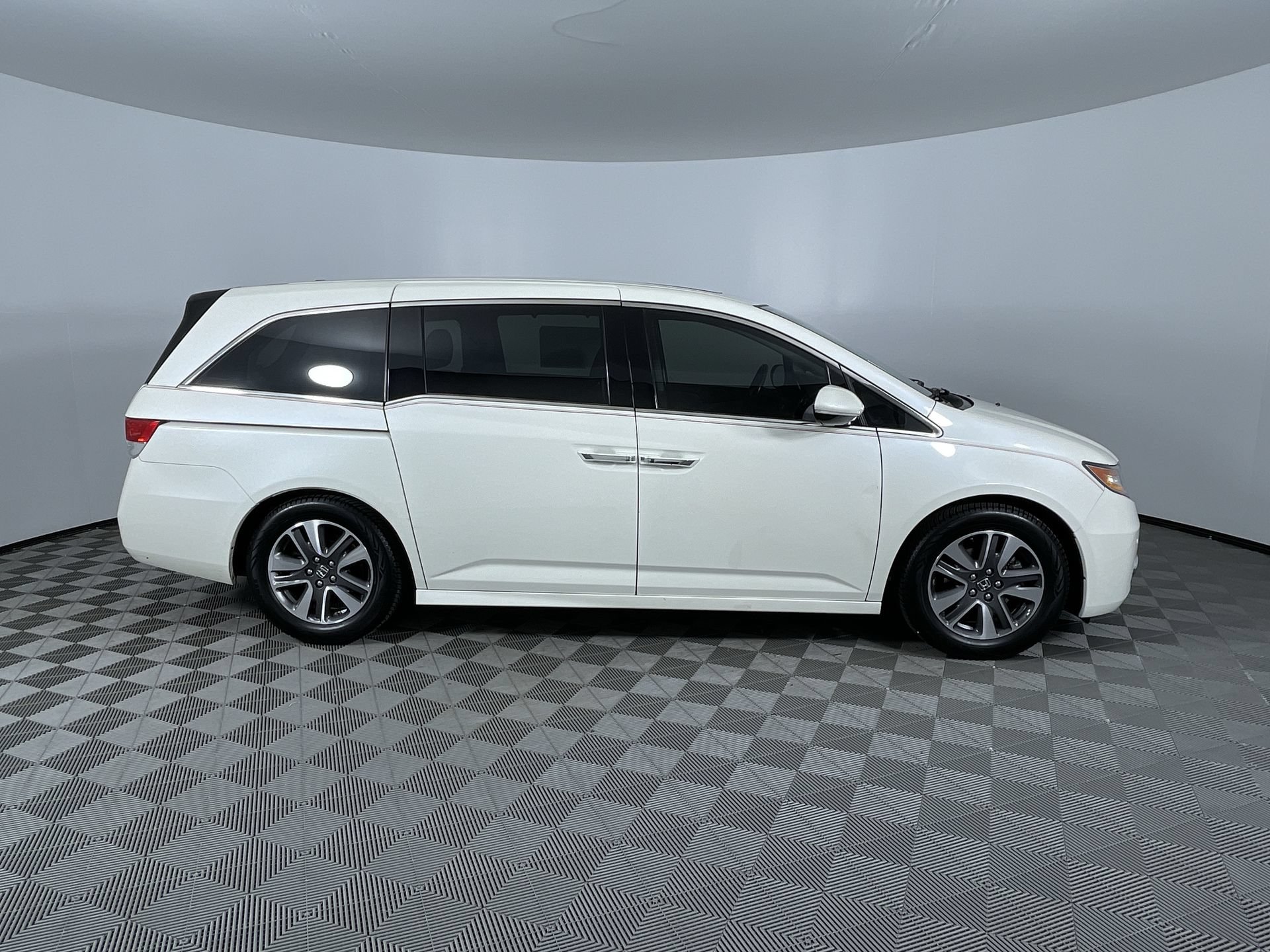 Used 2015 Honda Odyssey Touring Elite image 10