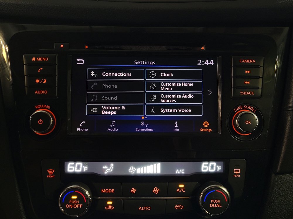 Used 2018 Nissan Rogue SV AWD/4WD image 25