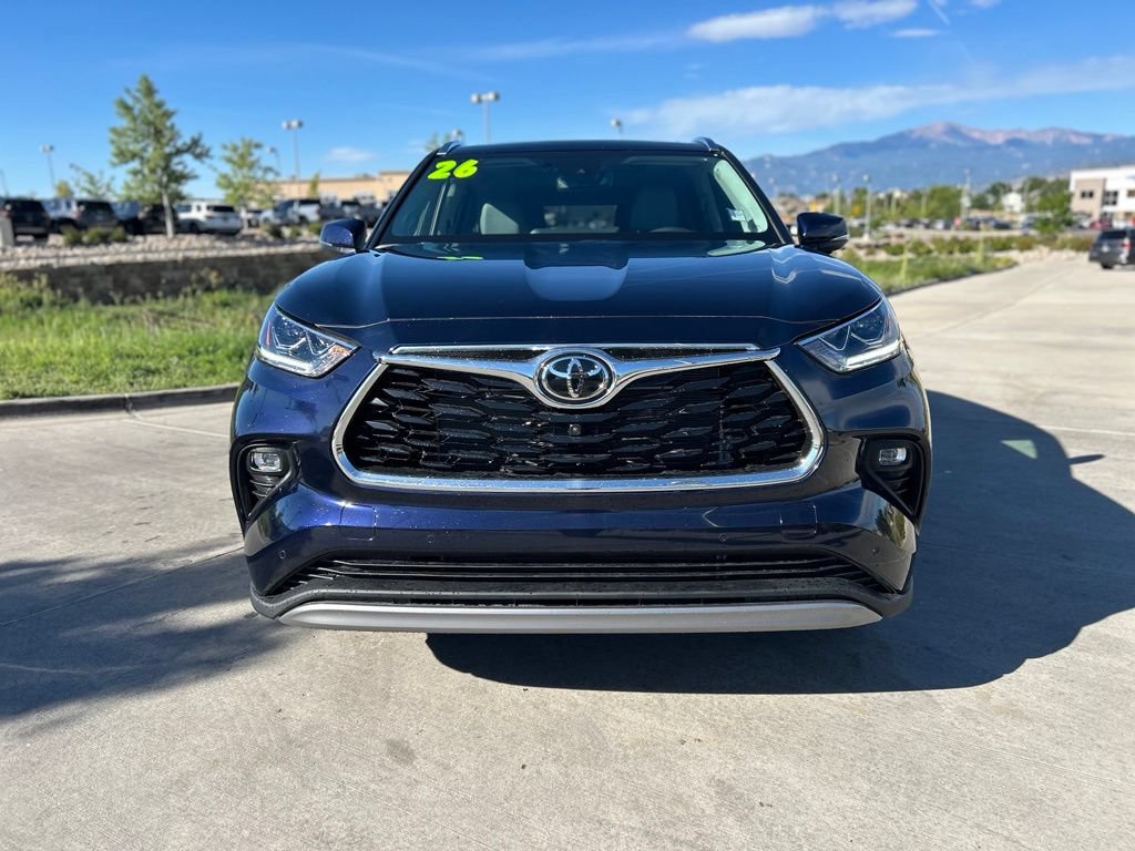 Used 2026 Toyota Highlander Limited AWD/4WD image 2