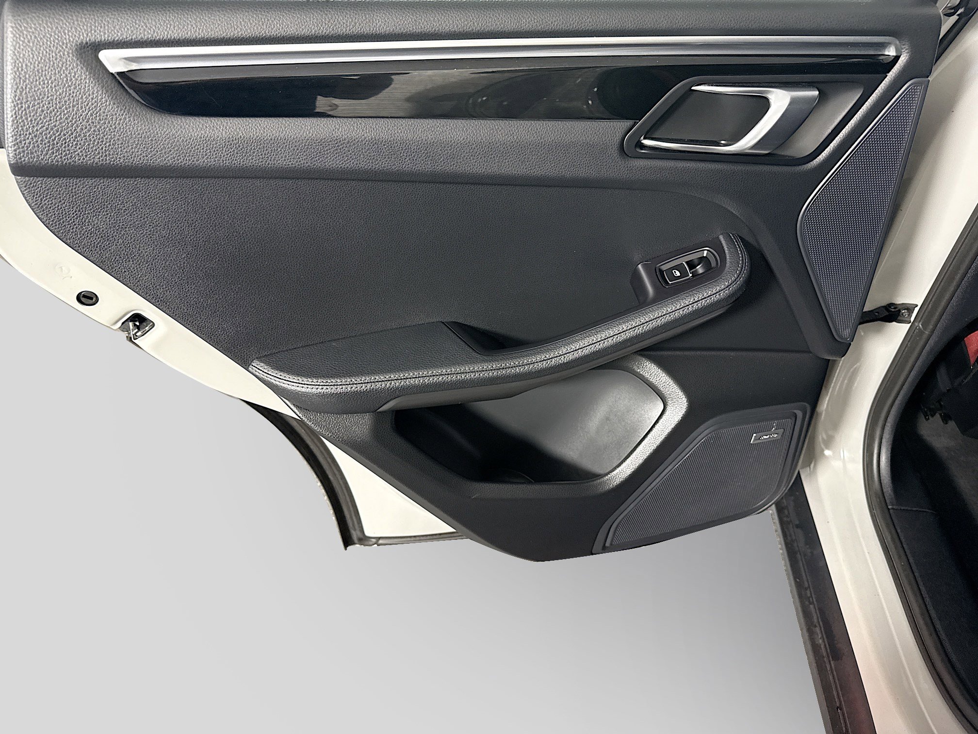 Used 2022 Porsche Macan S w/ Premium Package Plus image 25