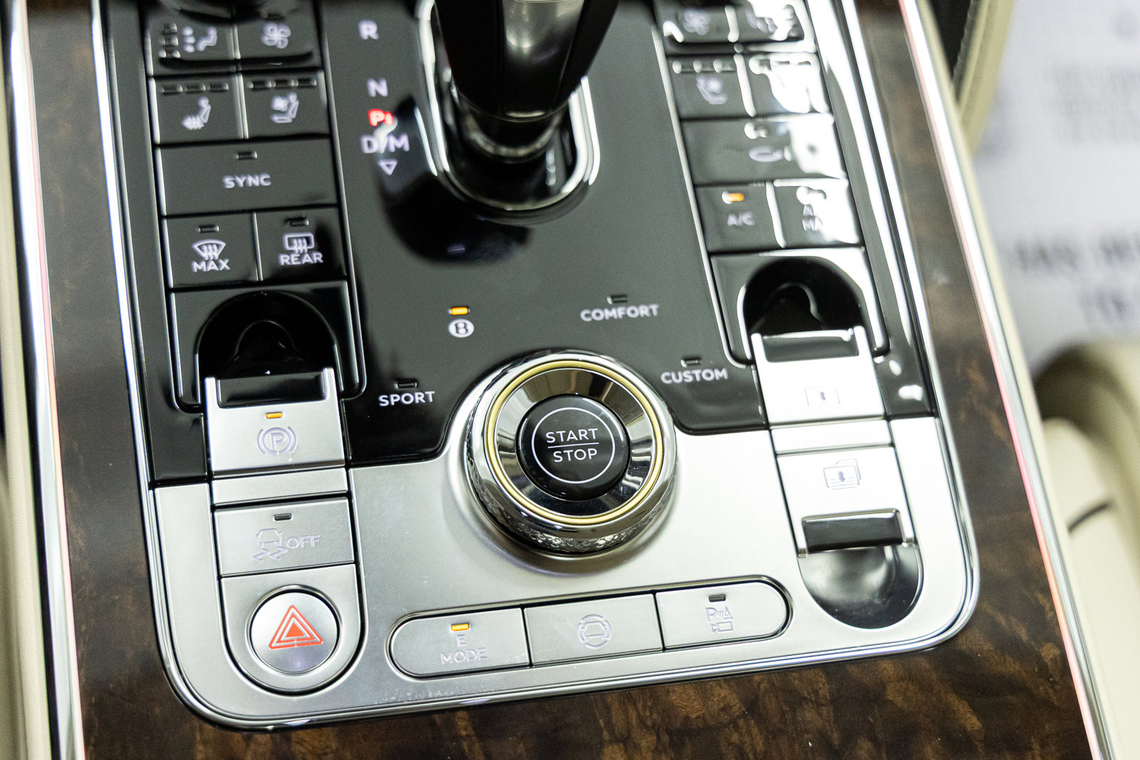 Certified 2026 Bentley Flying Spur Plug-In Hybrid image 38