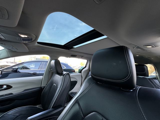 Used 2023 Chrysler Pacifica Limited image 35