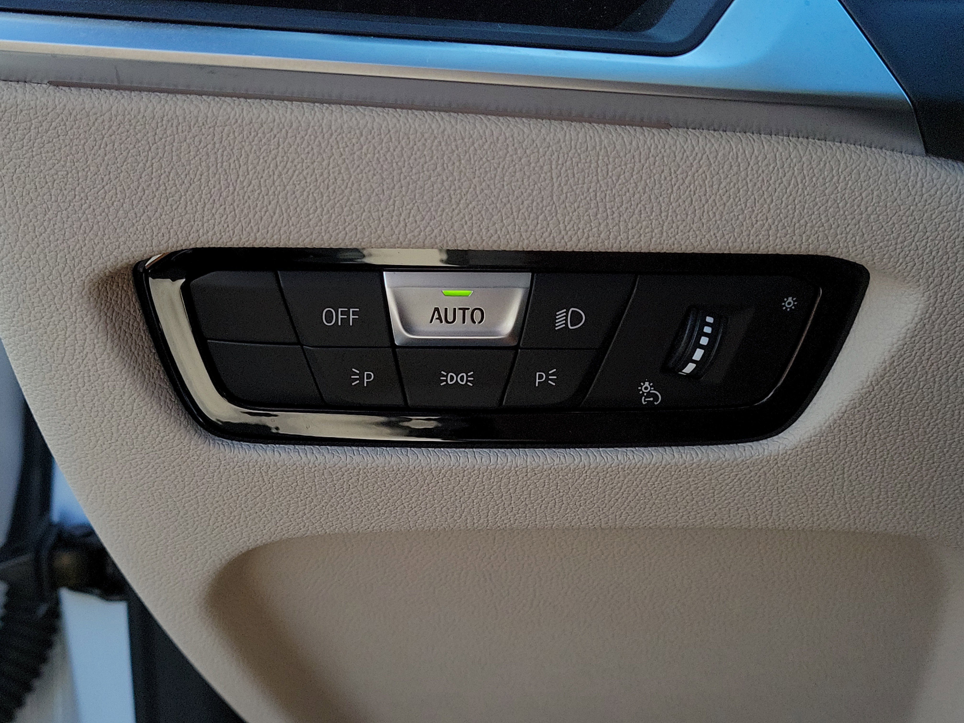 Used 2024 BMW M440i Convertible w/ Premium Package image 30