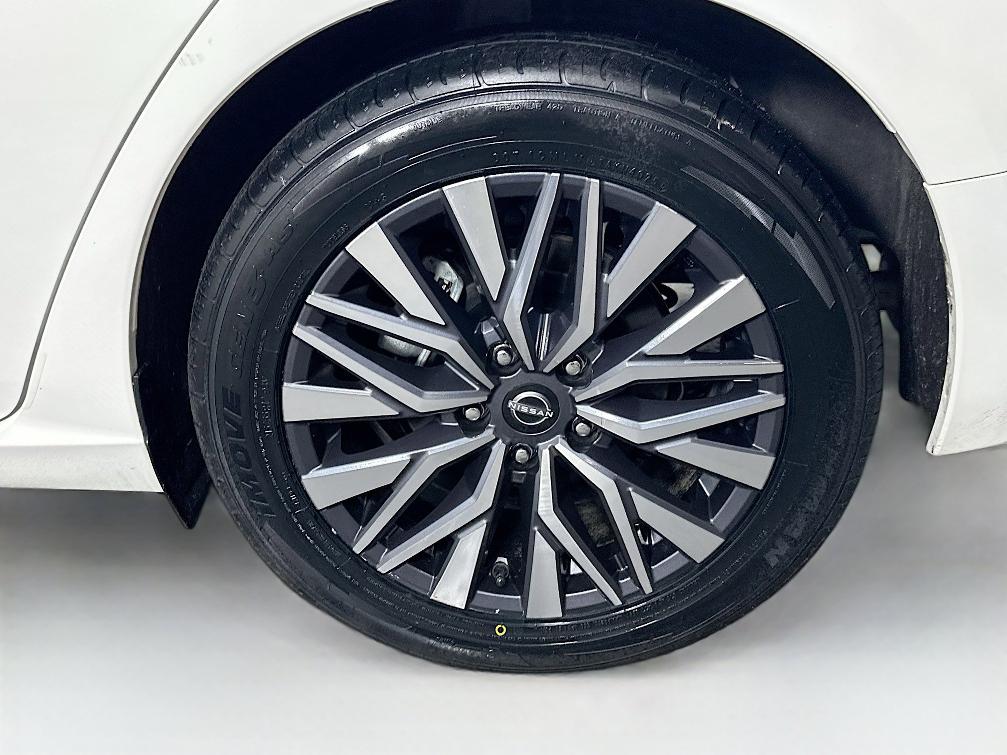 Used 2025 Nissan Altima 2.5 SV image 11