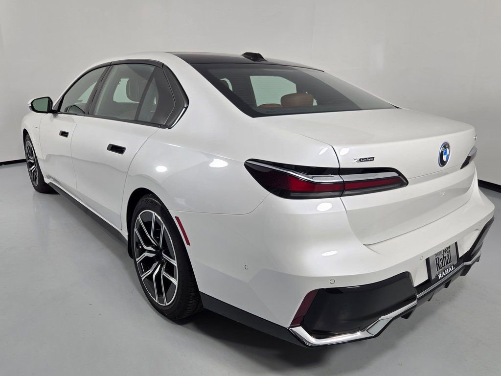 New 2026 BMW 750e xDrive image 8