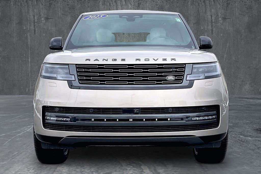 Used 2025 Land Rover Range Rover SE image 2