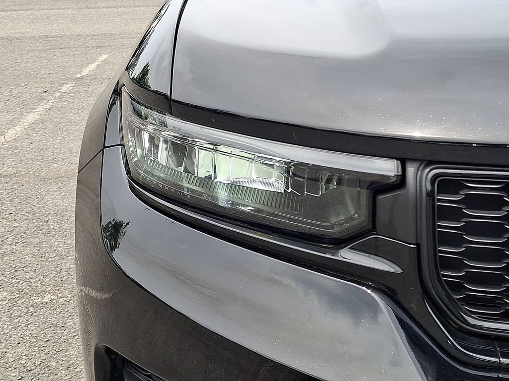 Used 2025 Jeep Grand Cherokee Altitude AWD/4WD image 12