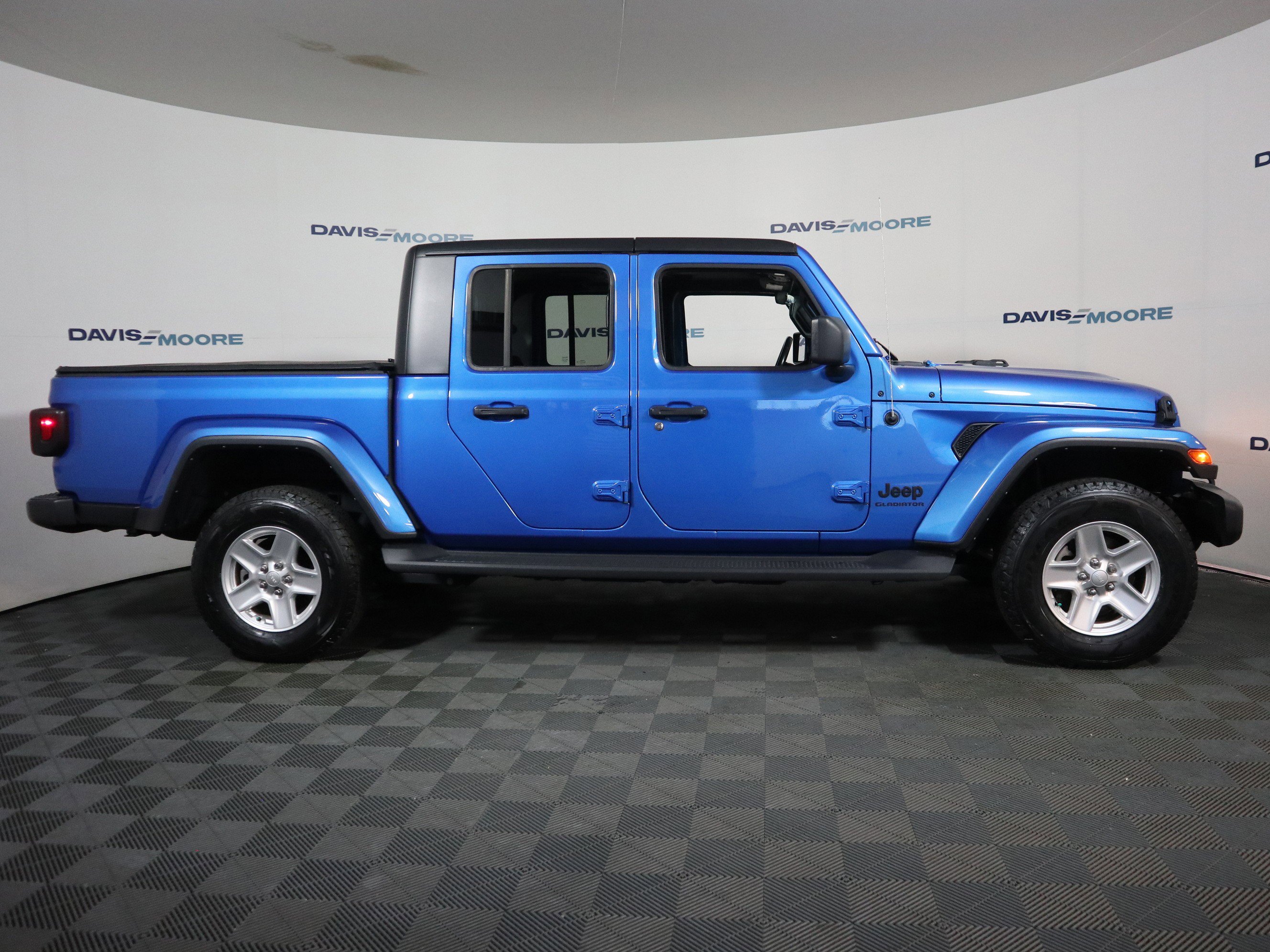 Used 2022 Jeep Gladiator Sport image 4