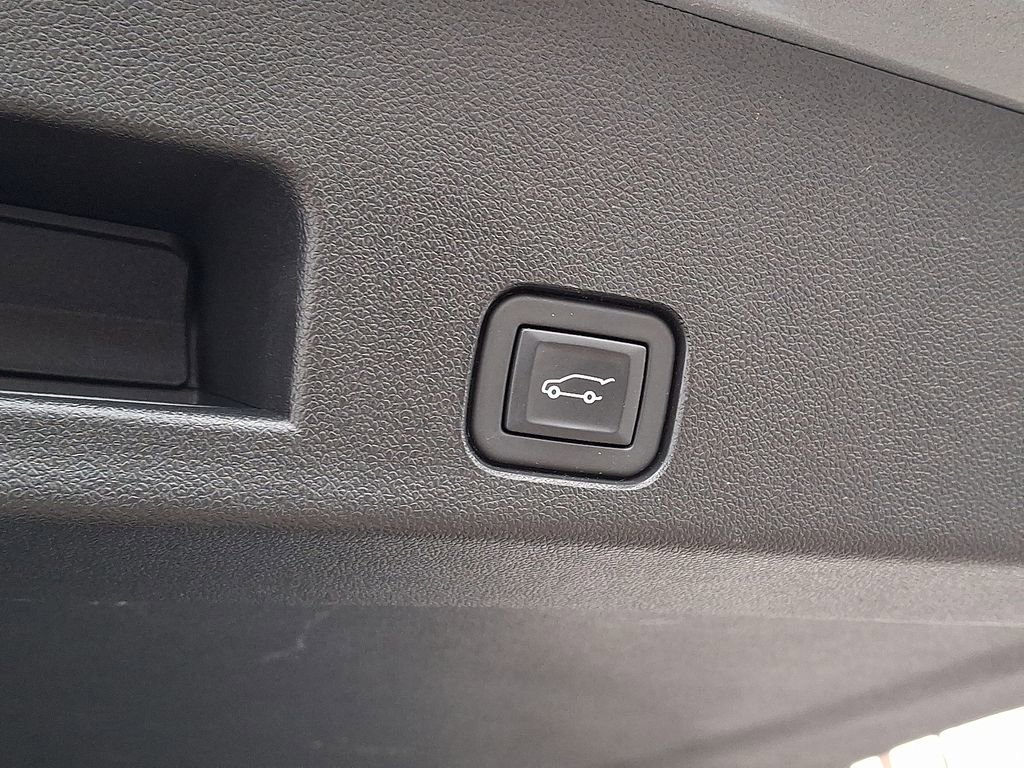 Used 2024 Chevrolet Traverse RS image 29