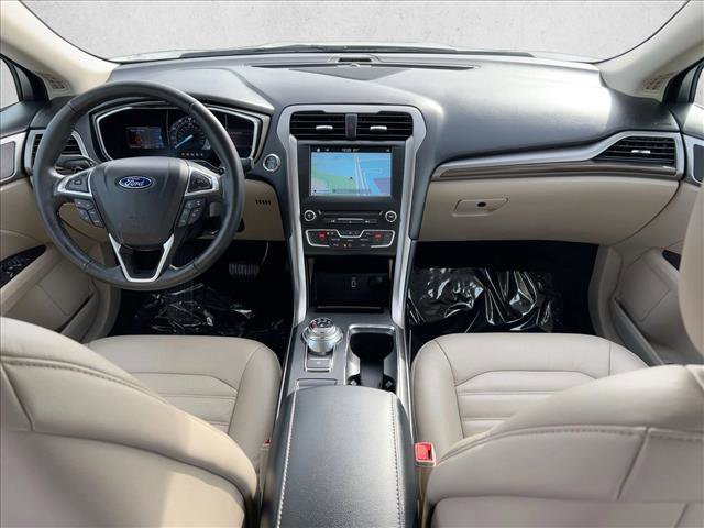 Used 2017 Ford Fusion SE w/ Fusion SE Technology Package image 18