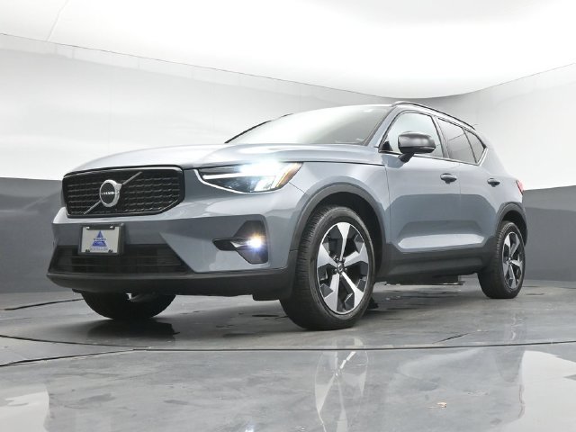 Used 2023 Volvo XC40 B5 Plus w/ Protection Package Premier AWD/4WD image 37